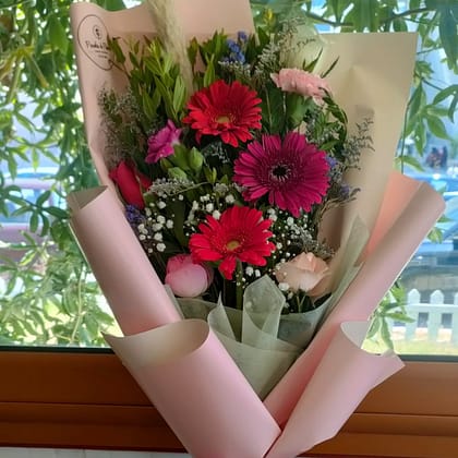 Send Bouquets to Tunisia Tunisia Gift Delivery Service.