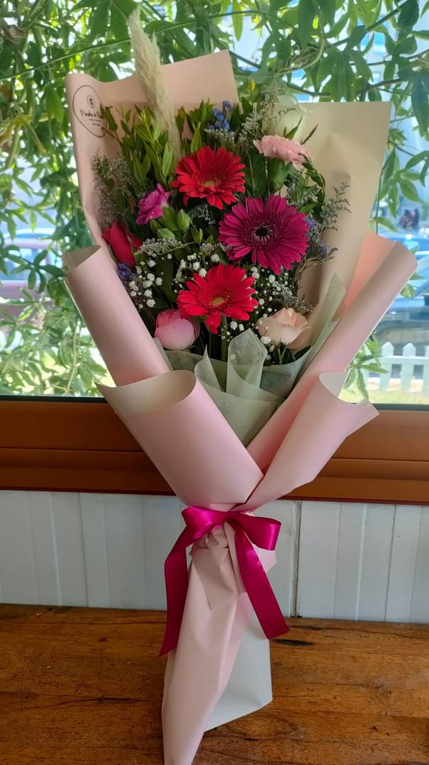 Send Bouquets to Tunisia Tunisia Gift Delivery Service.